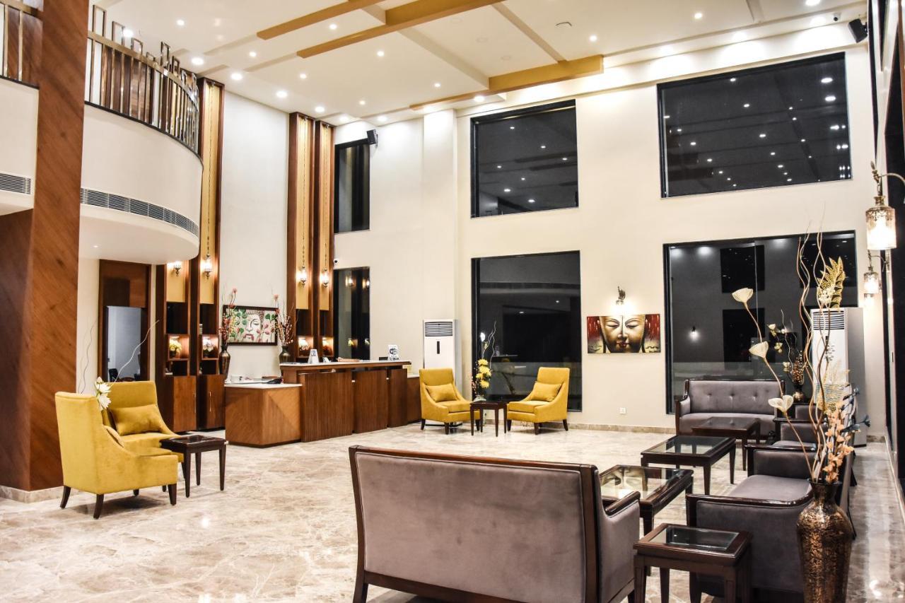 Hotel Platinum Shravasti Katra  エクステリア 写真