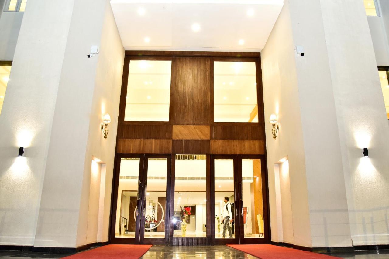 Hotel Platinum Shravasti Katra  エクステリア 写真