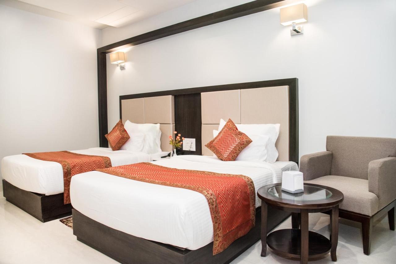 Hotel Platinum Shravasti Katra  エクステリア 写真