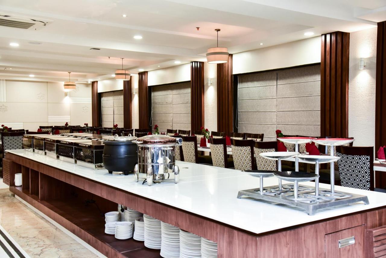 Hotel Platinum Shravasti Katra  エクステリア 写真