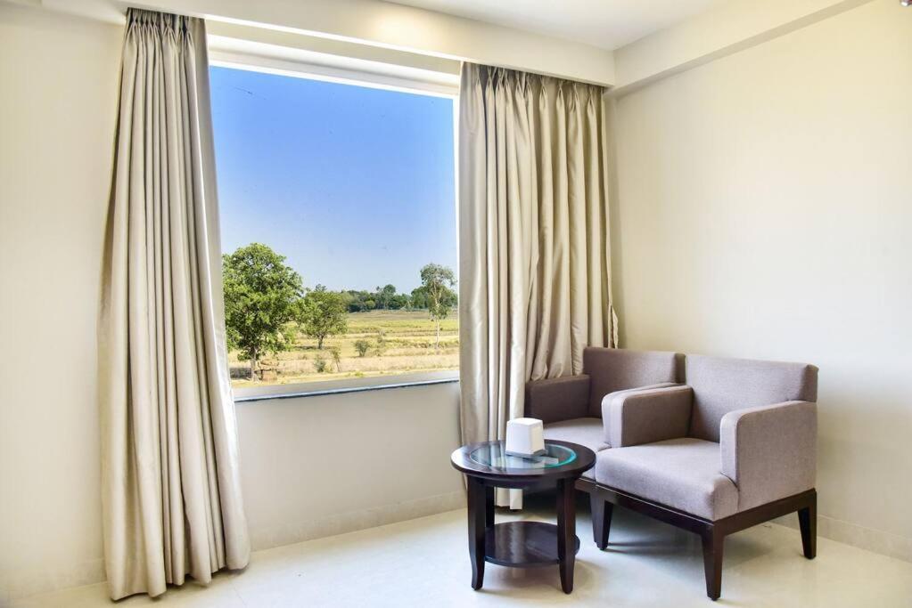 Hotel Platinum Shravasti Katra  エクステリア 写真
