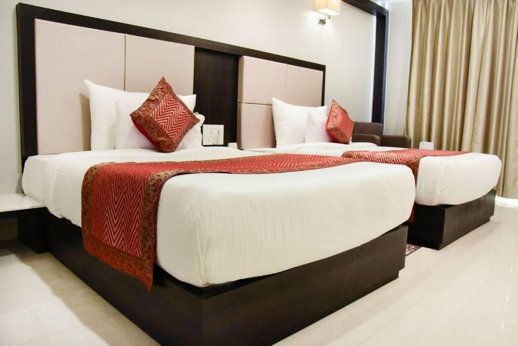Hotel Platinum Shravasti Katra  エクステリア 写真