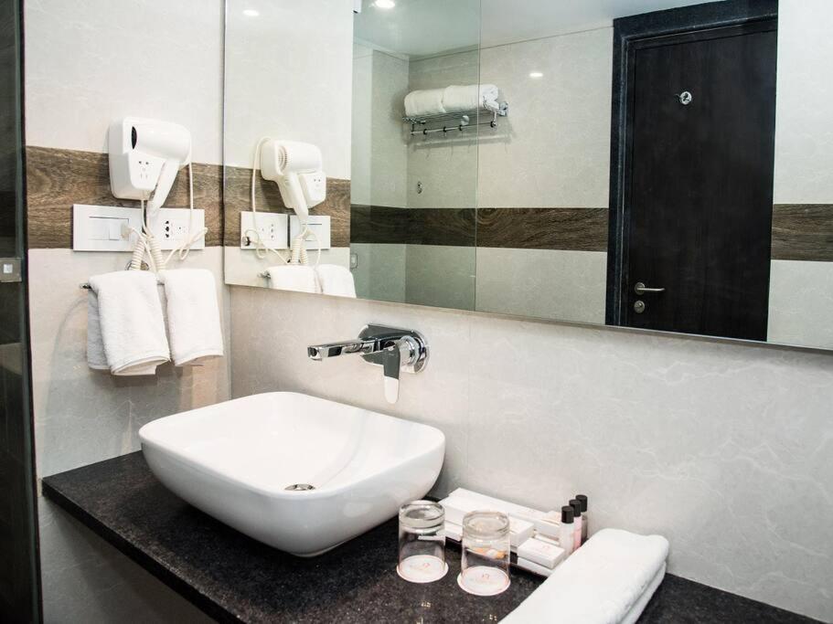 Hotel Platinum Shravasti Katra  エクステリア 写真