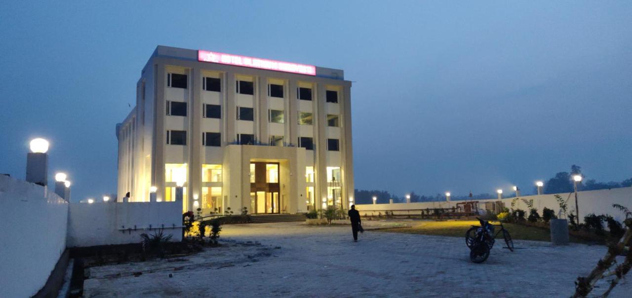 Hotel Platinum Shravasti Katra  エクステリア 写真