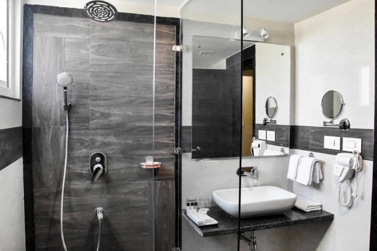 Hotel Platinum Shravasti Katra  エクステリア 写真